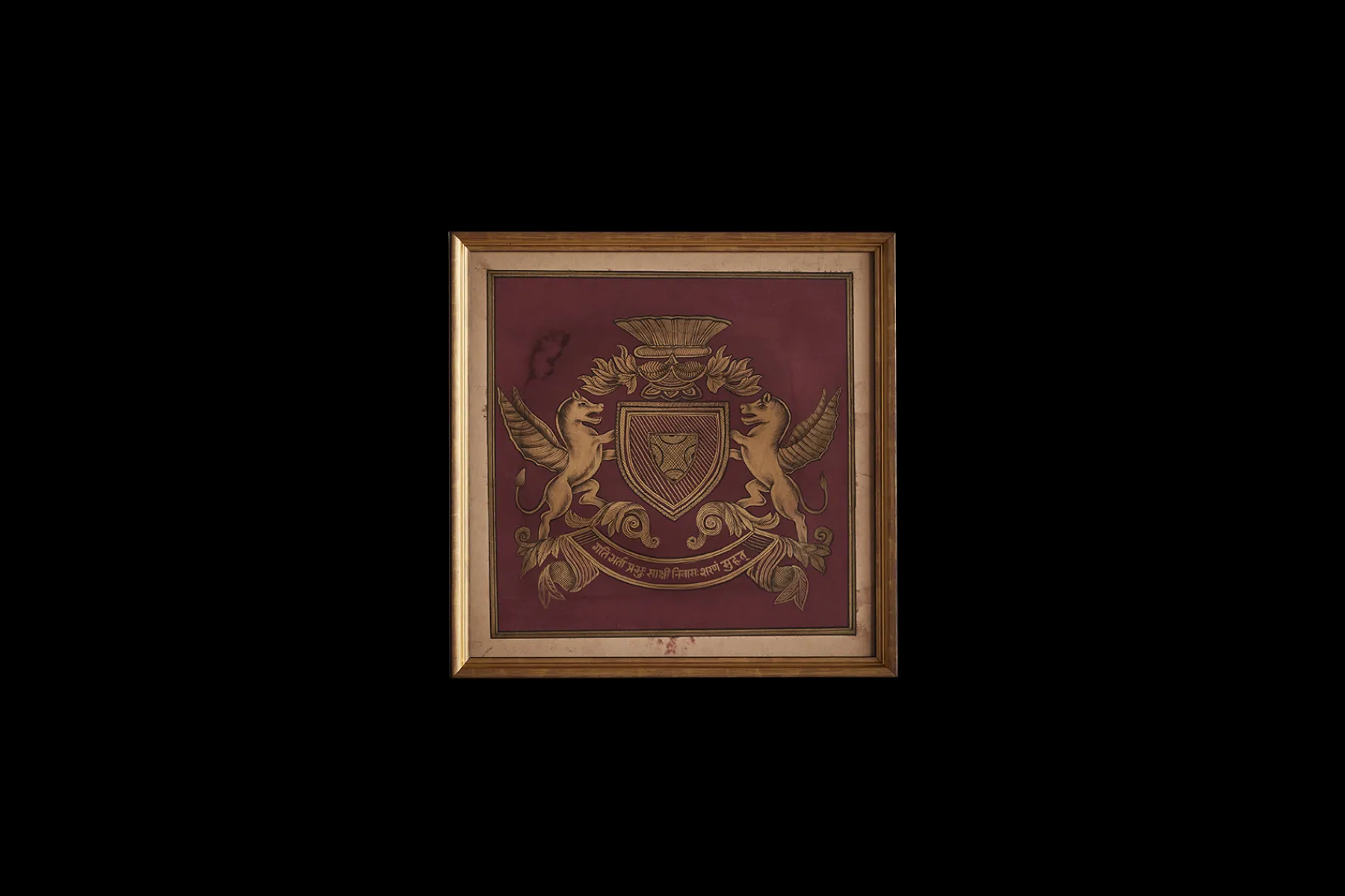 Burgundy Royal Crest No.6*VINTAGE Online