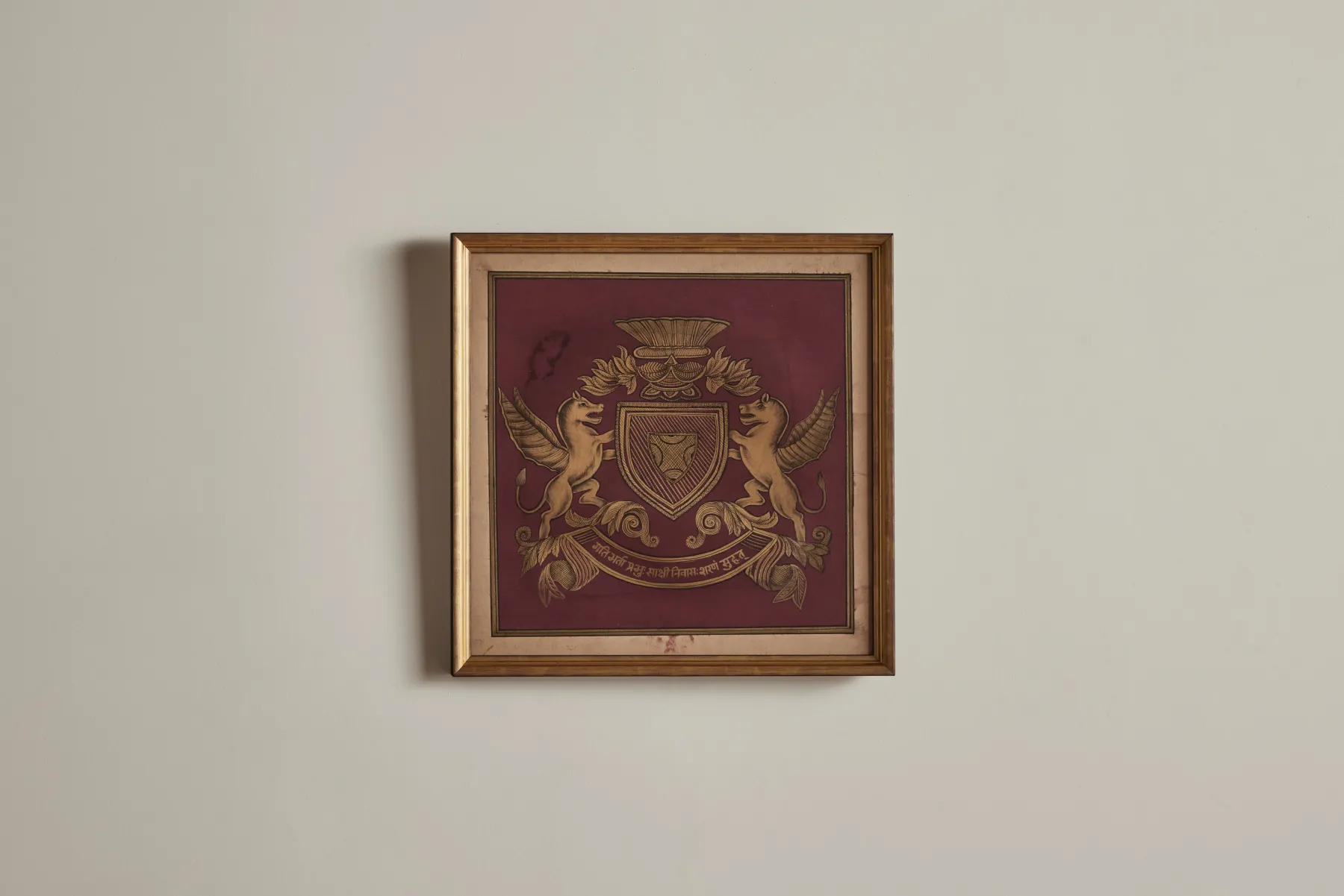 Burgundy Royal Crest No.6*VINTAGE Online