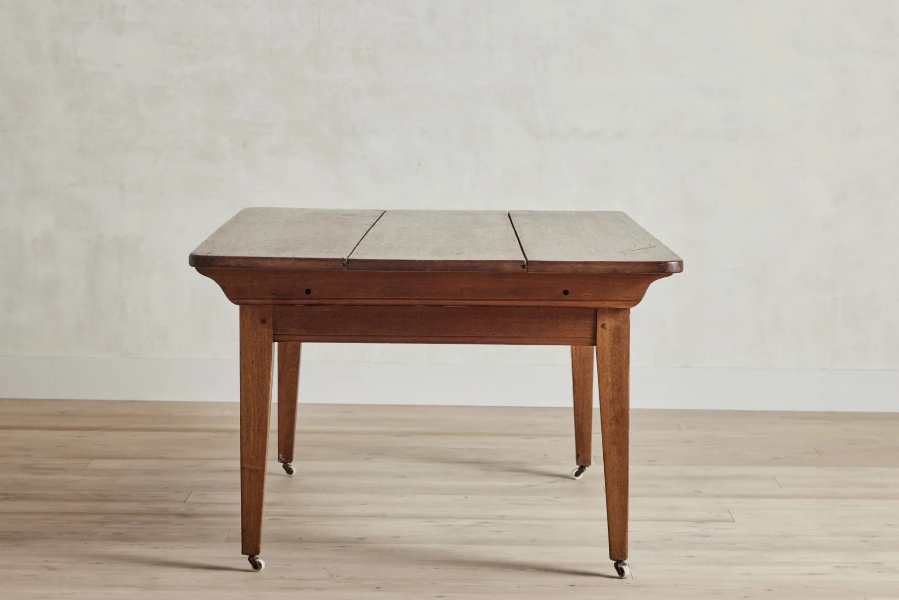 Early American Side Table*VINTAGE Outlet