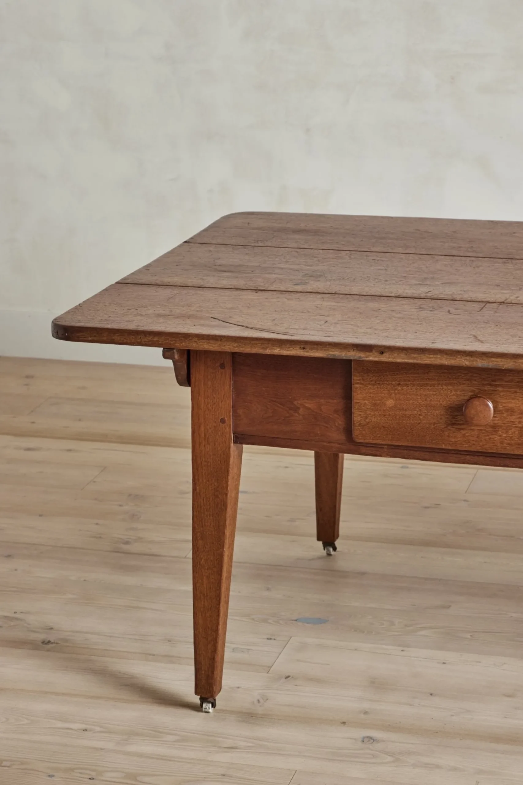 Early American Side Table*VINTAGE Outlet