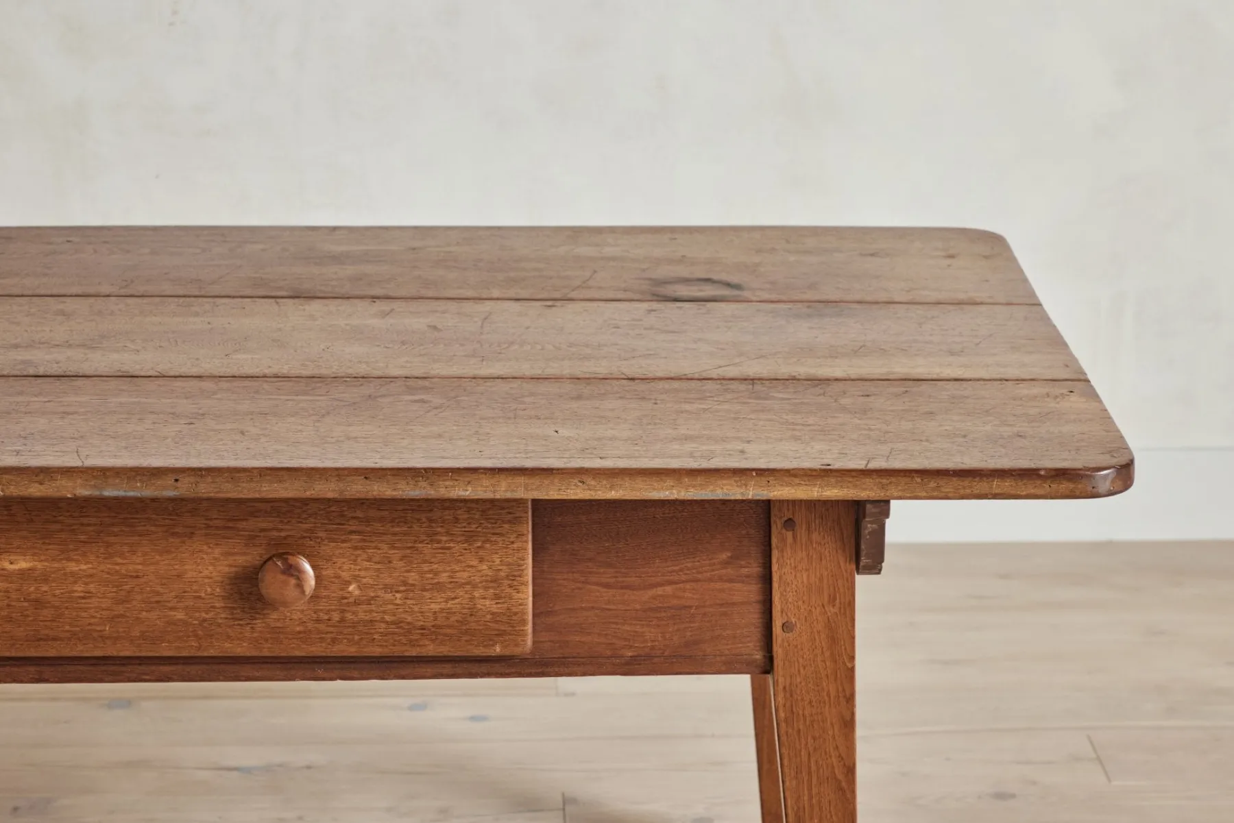 Early American Side Table*VINTAGE Outlet