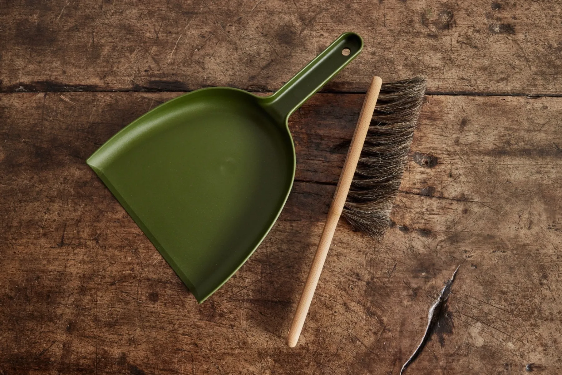 Green Dustpan & Hand Broom*HIDDEN Fashion