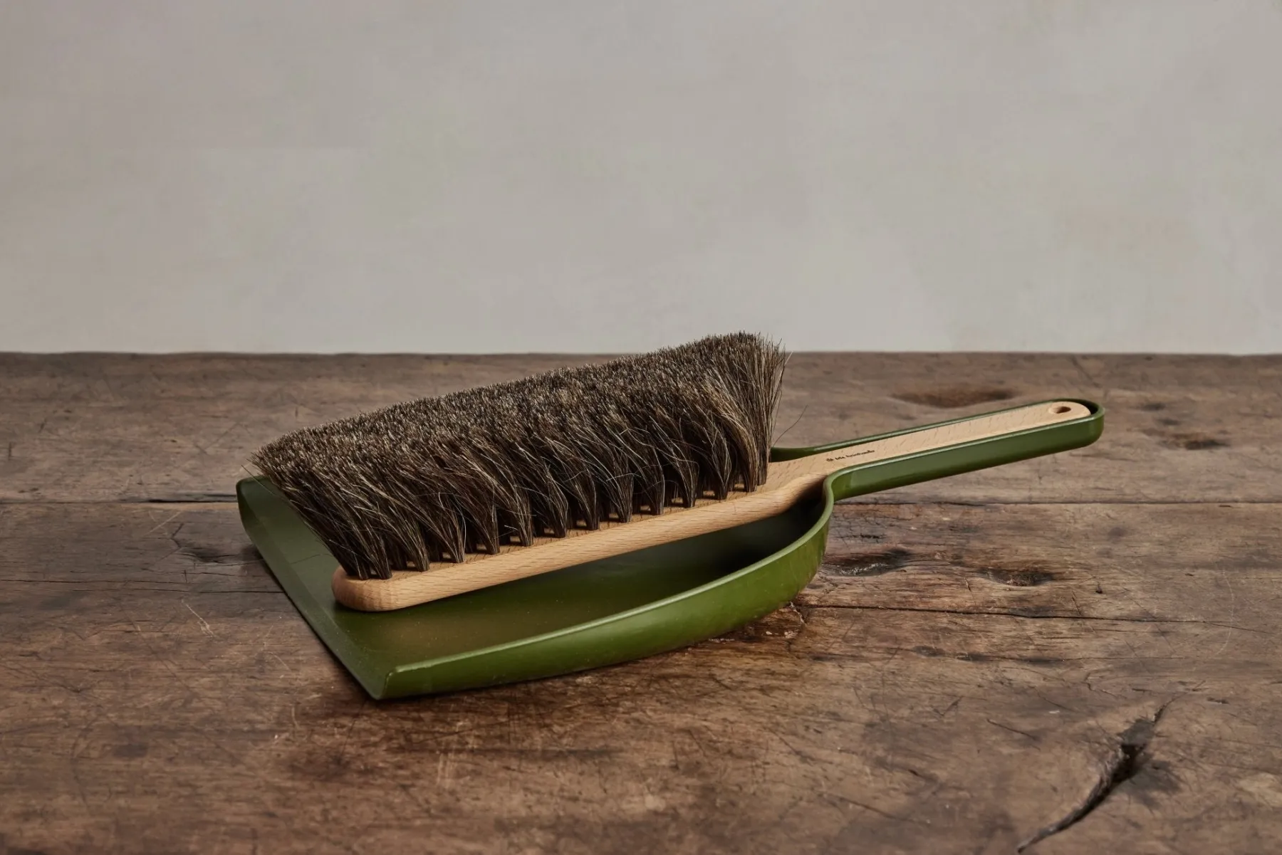 Green Dustpan & Hand Broom*HIDDEN Fashion