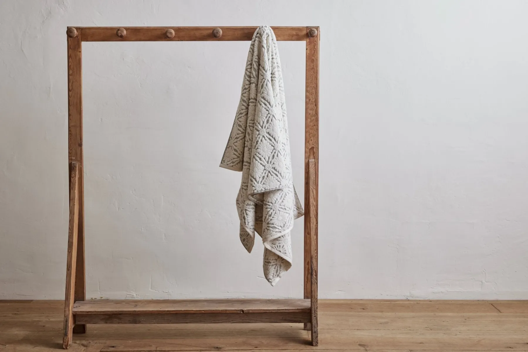 Marguerite Bath Towel in Fog*NICKEY KEHOE Hot