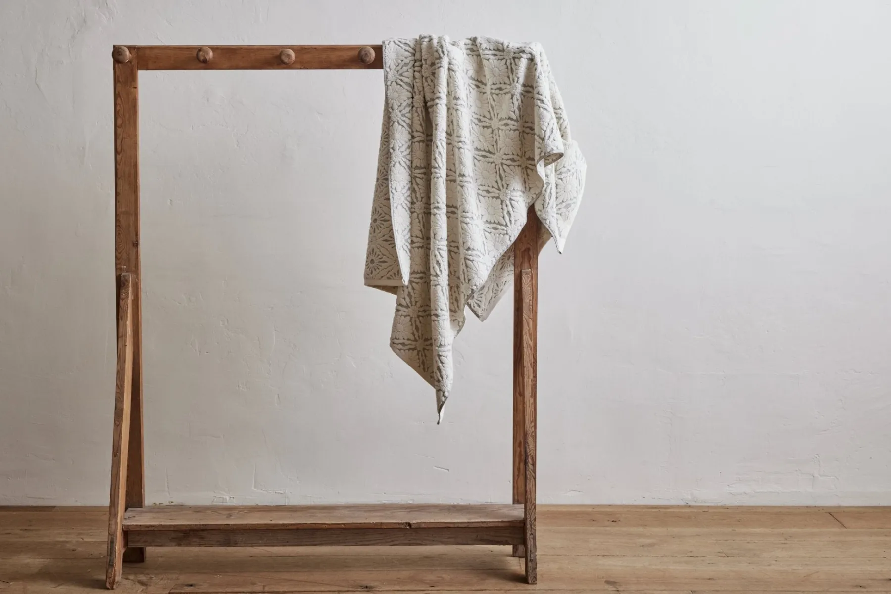 Marguerite Bath Towel in Fog*NICKEY KEHOE Hot
