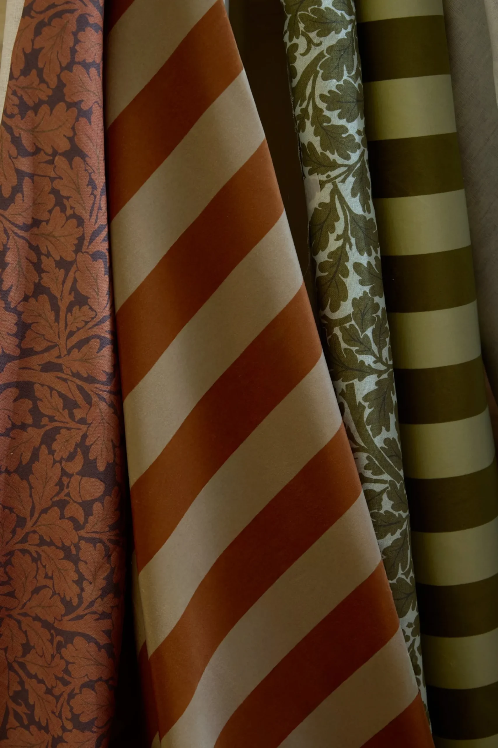 Quercus Linen in Aubergine*NICKEY KEHOE Online
