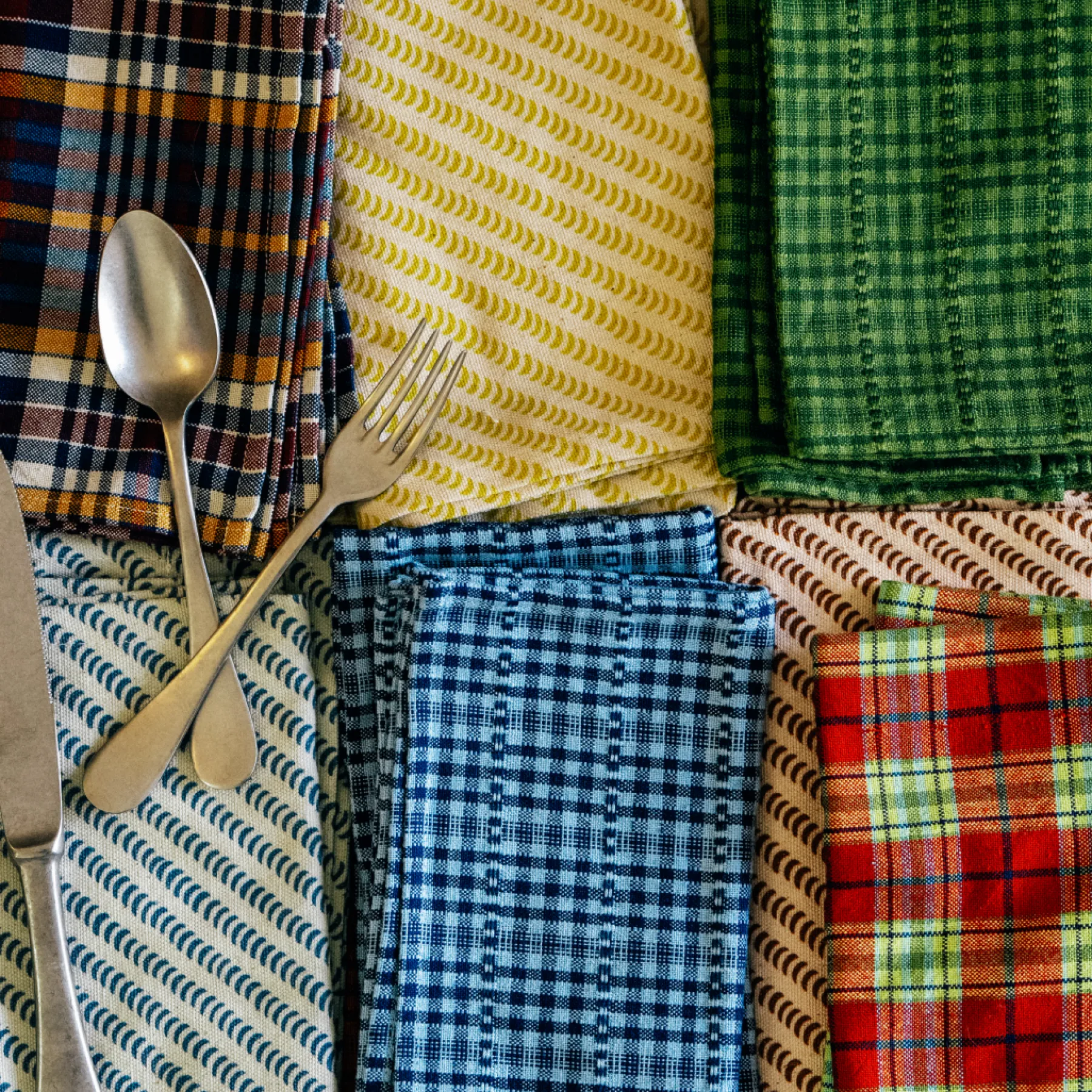 St. Nickey Plaid Tablecloth*HEATHER TAYLOR HOME Best