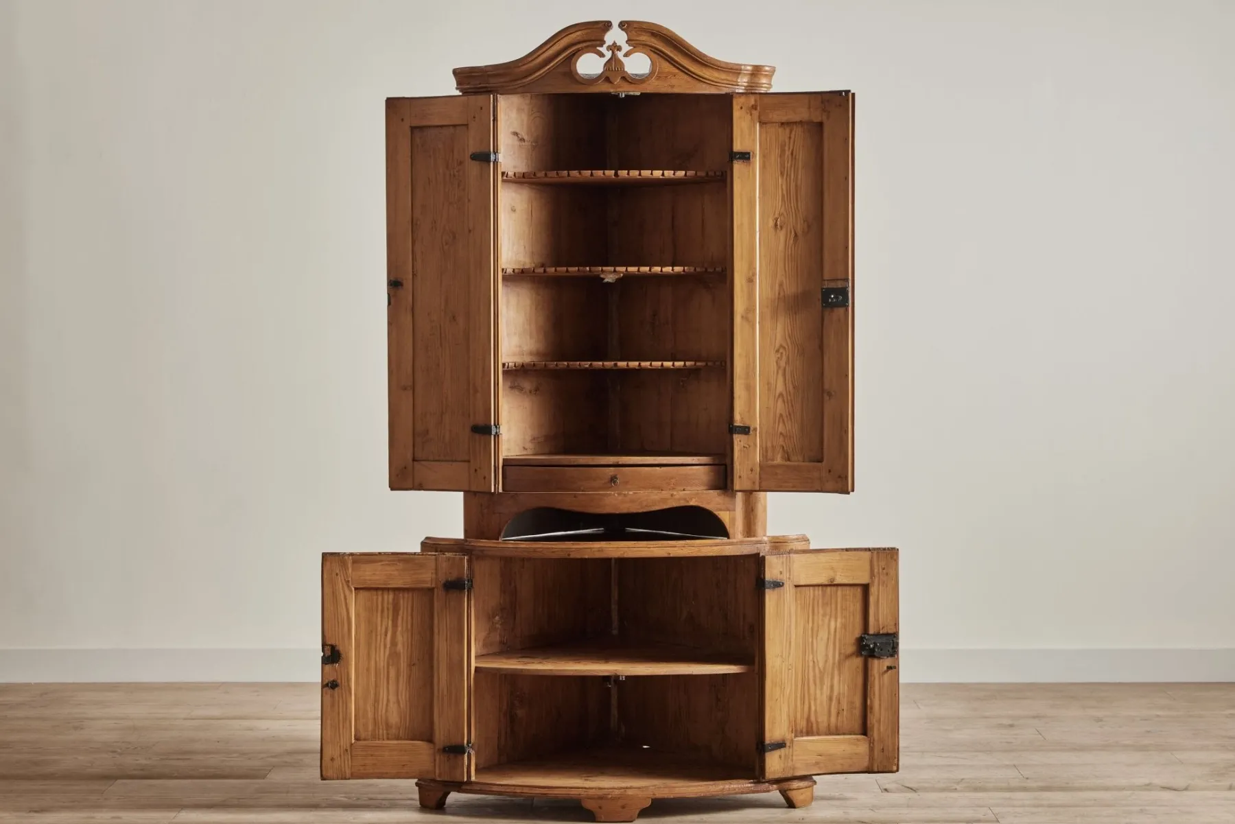 Swedish Corner Cabinet*VINTAGE Online