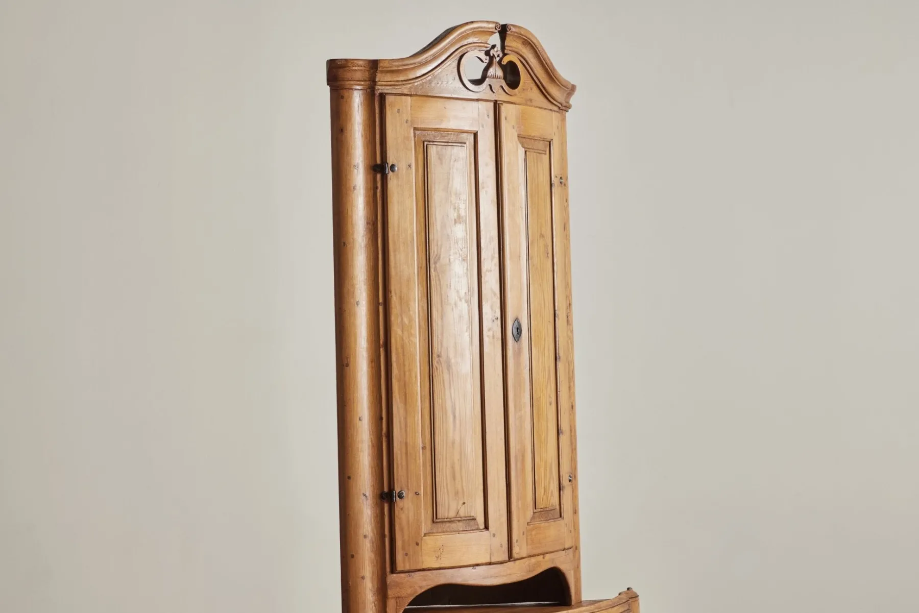 Swedish Corner Cabinet*VINTAGE Online