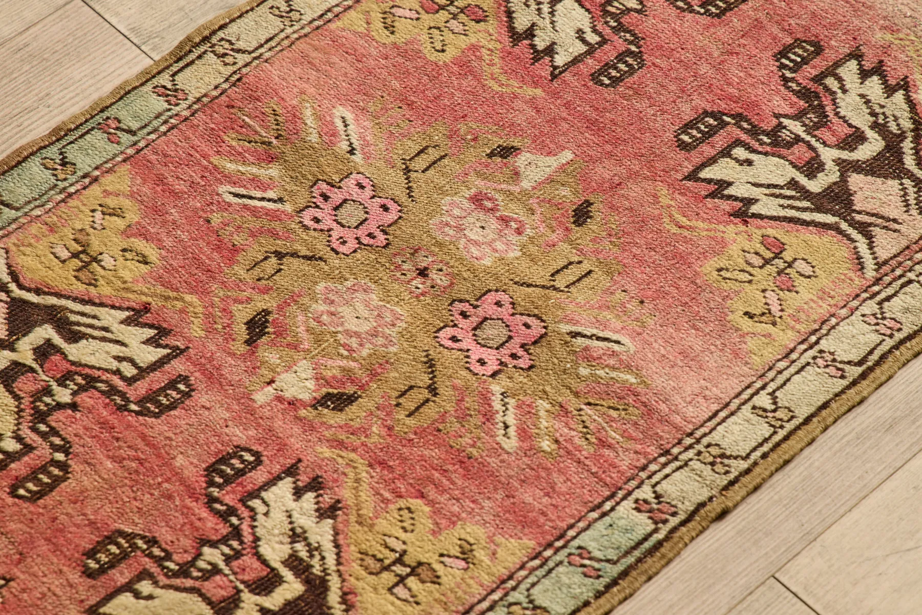 Turkish Throw Rug 1’5 X 2’11*VINTAGE Best